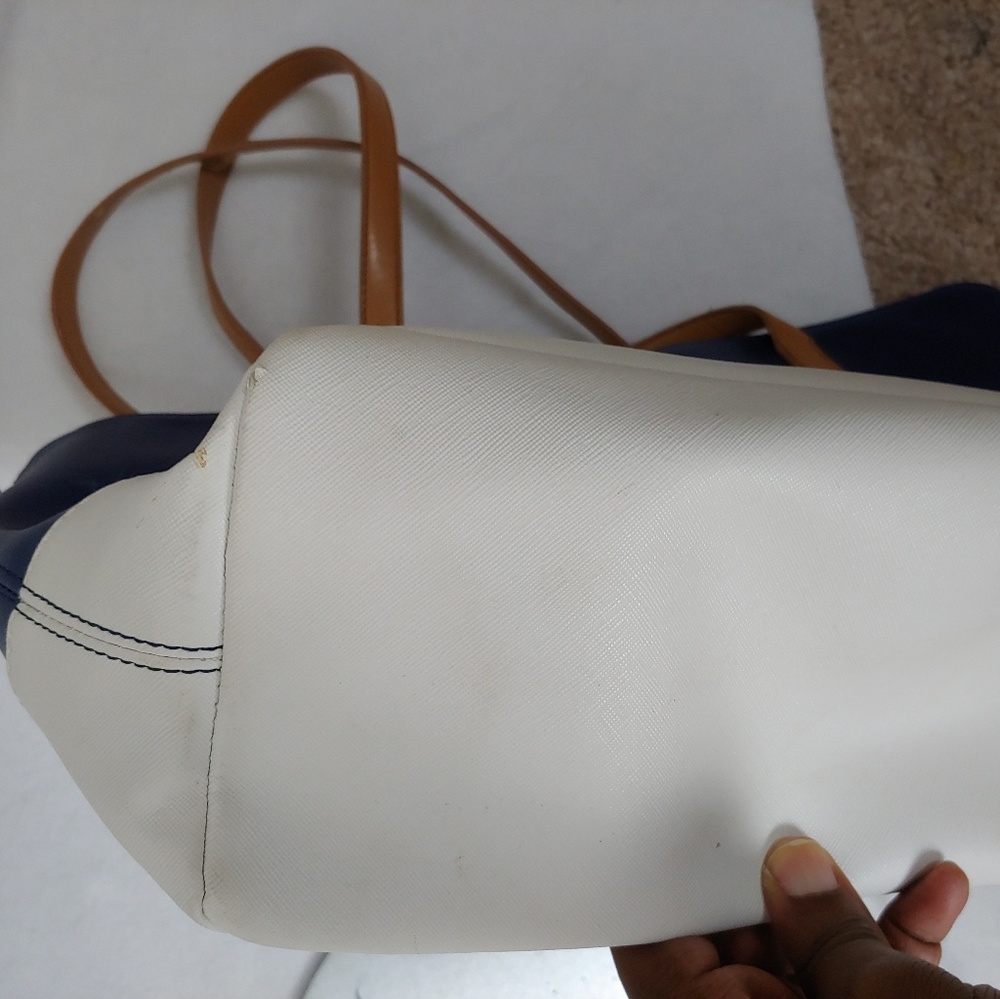 Highly Fashionable Kenneth Cole Purse! - Picture 6 of 8